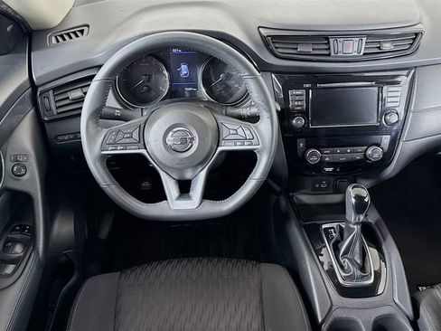 Certified 2018 Nissan Rogue SV image 22