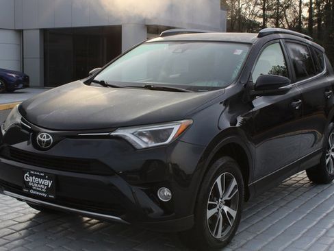 Used 2018 Toyota RAV4 XLE image 1