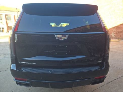 Used 2022 Cadillac Escalade ESV Sport Platinum w/ Heavy-Duty Trailer Package AWD/4WD image 6