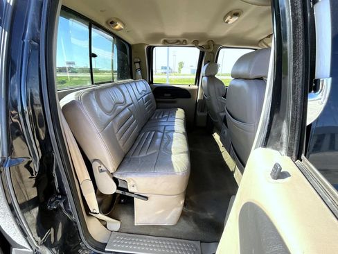Used 2006 Ford F550 4x4 Crew Cab Super Duty image 18