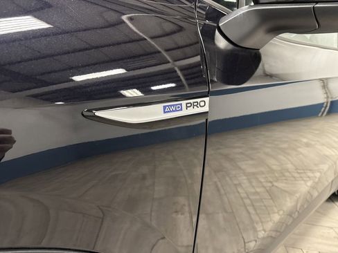 Used 2023 Volkswagen ID.4 Pro image 32