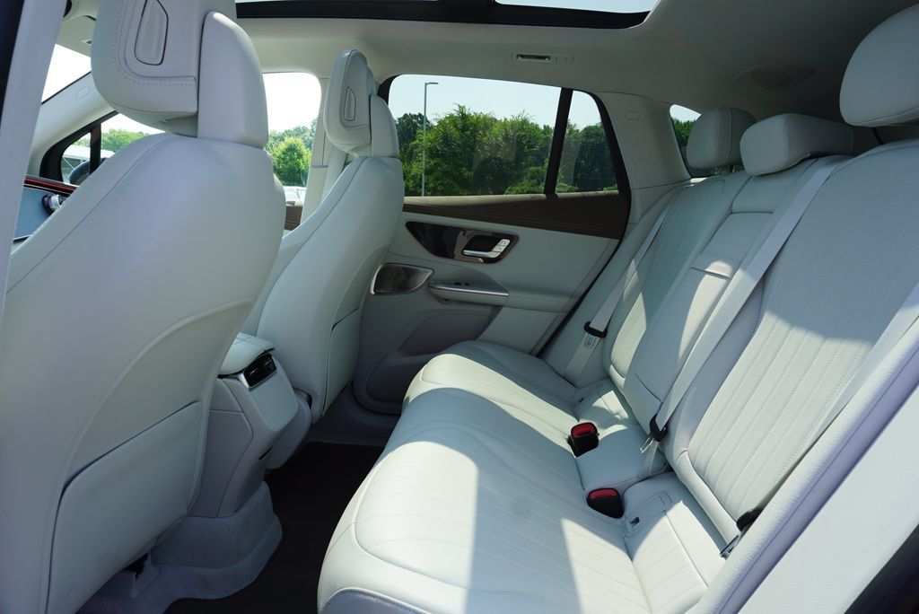 Certified 2023 Mercedes-Benz EQE 500 4MATIC SUV image 38