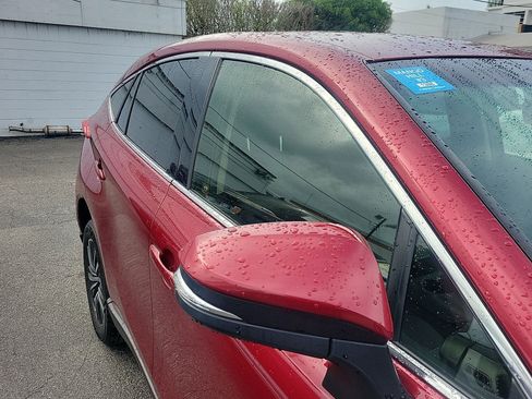 Used 2021 Toyota Venza LE image 13