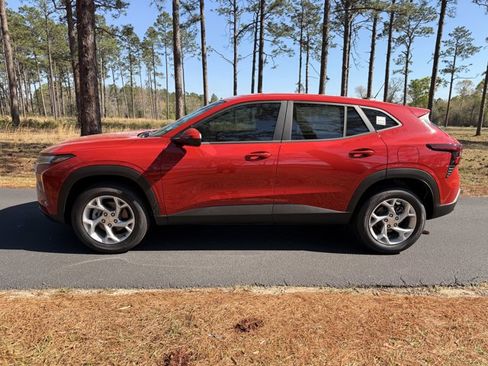 New 2026 Chevrolet Trax LS w/ LS Convenience Package image 2