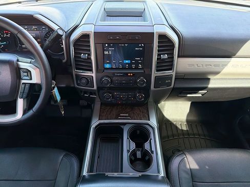 Used 2018 Ford F250 Lariat w/ Chrome Package image 18