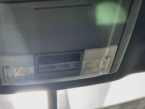Used 2018 Ford Explorer XLT w/ Equipment Group 202A AWD/4WD image 22