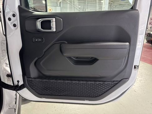 Certified 2023 Jeep Gladiator Rubicon w/ LED Lighting Group image 39