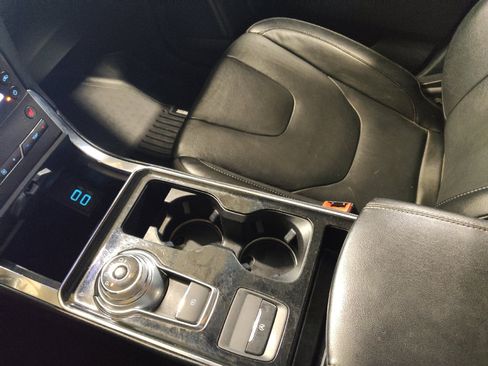 Used 2019 Ford Edge Titanium FWD image 26