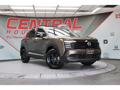 Certified 2026 Nissan Kicks SV w/ SV Premium Package FWD image 1