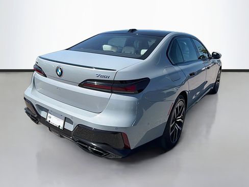 Used 2024 BMW 760i xDrive w/ Executive Package image 12