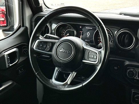 Used 2022 Jeep Wrangler Unlimited Sahara AWD/4WD image 27