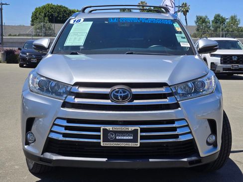 Used 2018 Toyota Highlander Limited Platinum AWD/4WD image 2