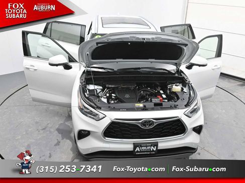 Used 2024 Toyota Highlander Platinum image 30