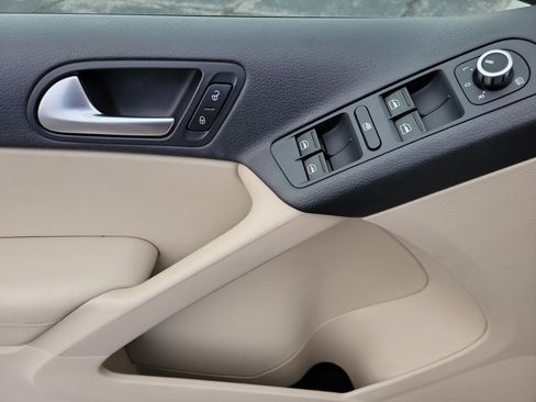 Used 2013 Volkswagen Tiguan SEL image 8