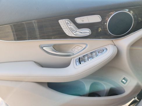 Used 2020 Mercedes-Benz GLC 300 image 26