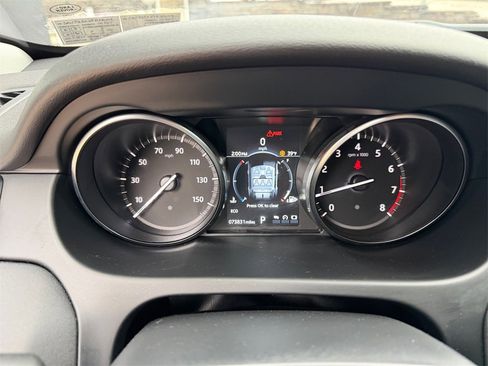 Used 2018 Land Rover Discovery Sport SE image 16