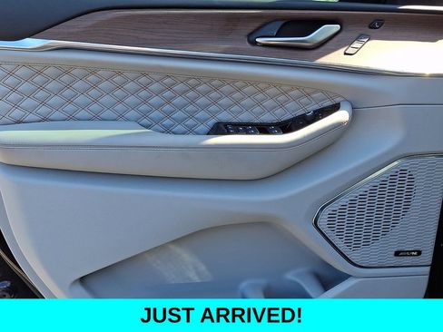 Used 2022 Jeep Grand Cherokee Summit AWD/4WD image 13