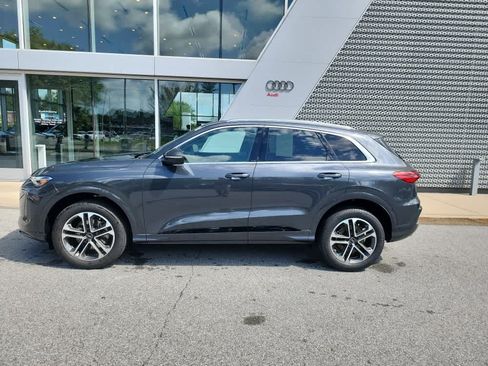 Used 2025 Audi Q5 Premium w/ Convenience Package AWD/4WD image 2
