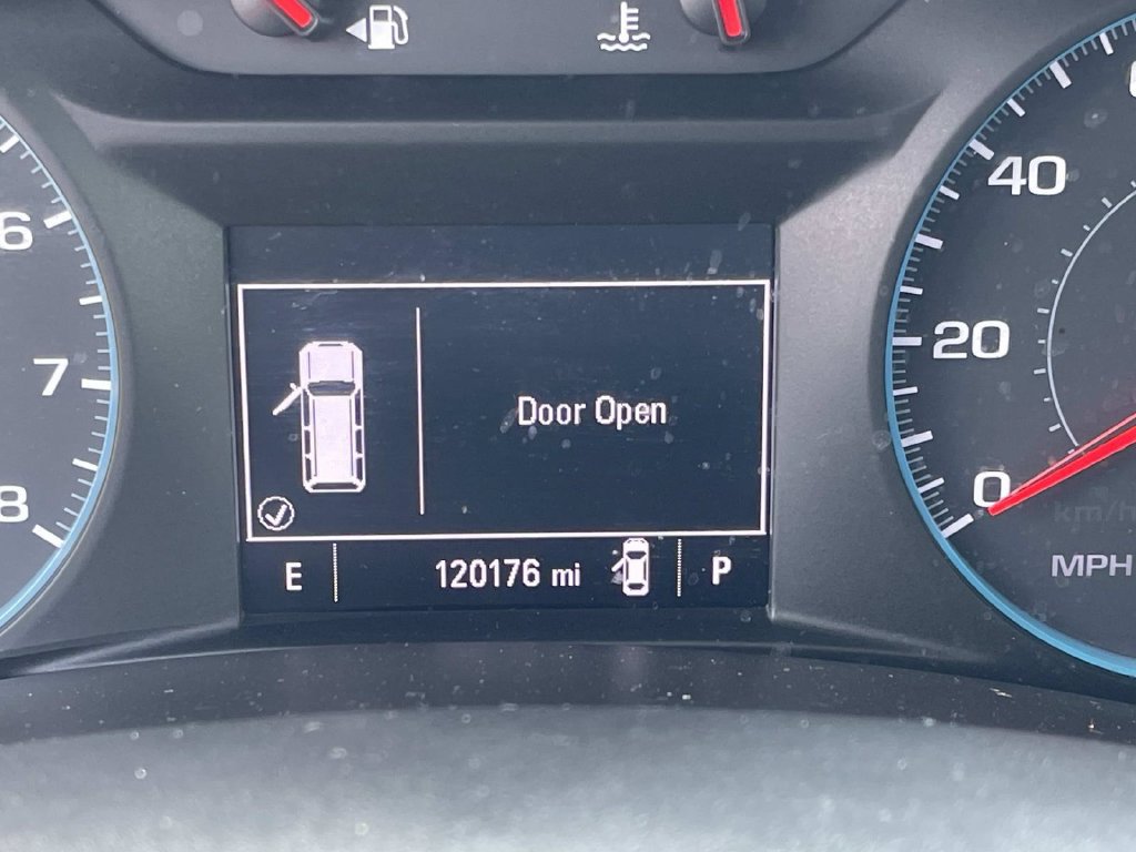 Used 2018 Chevrolet Equinox LT FWD image 40