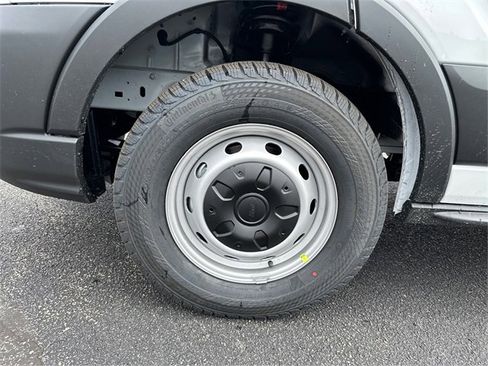 New 2025 Ford Transit 250 148 Medium Roof image 11