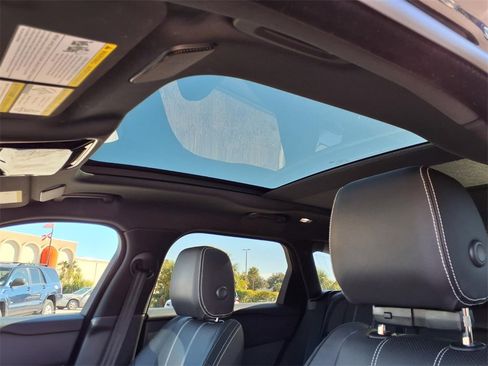 Used 2022 Land Rover Range Rover Velar R-Dynamic S image 26