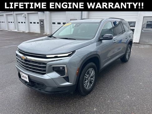 Used 2025 Chevrolet Traverse LT image 4