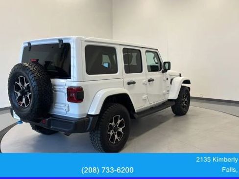Used 2022 Jeep Wrangler Unlimited Sahara w/ Cold Weather Group AWD/4WD image 7