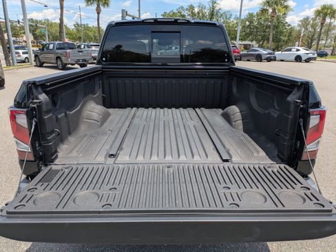 Used 2021 Nissan Titan PRO-4X w/ Pro-4x Convenience Package AWD/4WD image 13