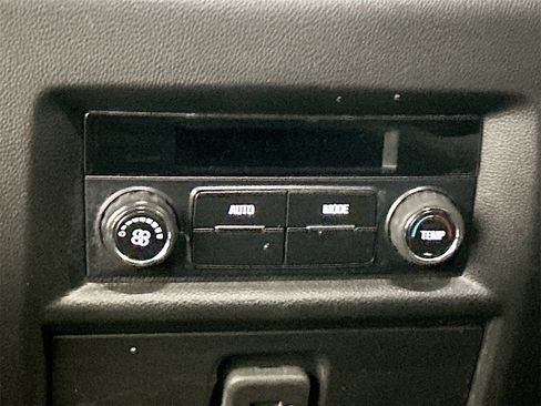 Used 2021 Chevrolet Traverse LT image 26