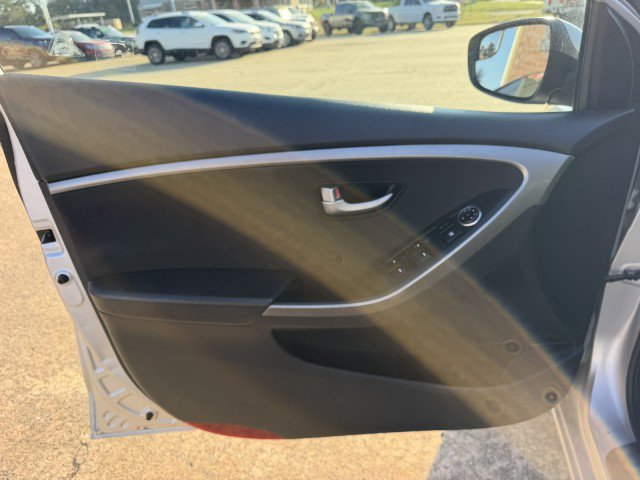 Used 2017 Hyundai Elantra GT FWD image 10