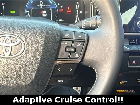 Used 2025 Toyota Camry SE image 6