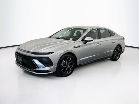 Used 2024 Hyundai Sonata SEL FWD image 3