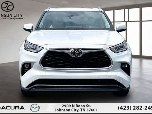 Used 2025 Toyota Highlander Limited AWD/4WD image 3