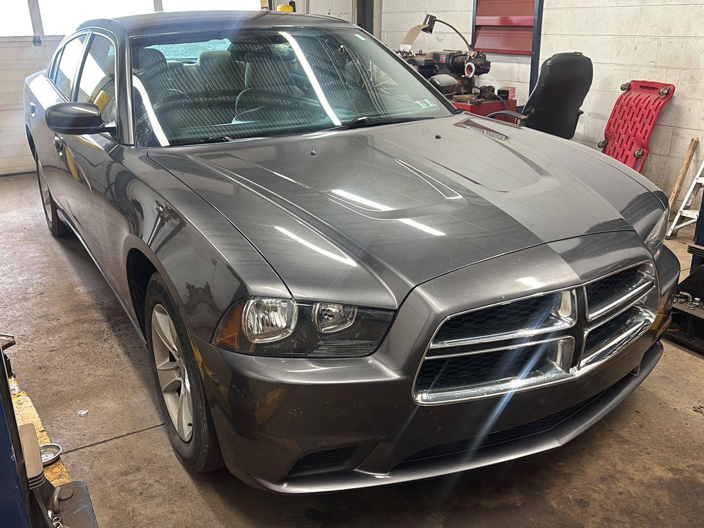 Used 2014 Dodge Charger SE RWD image 2