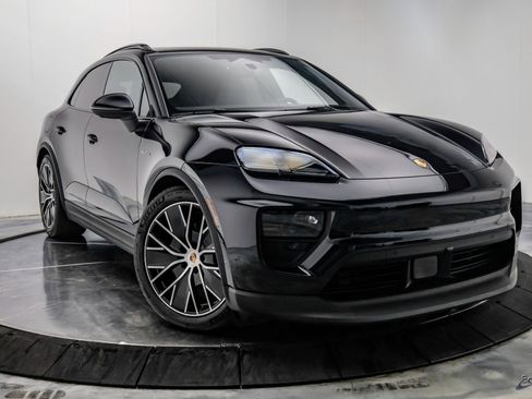 Used 2025 Porsche Macan 4 Electric AWD/4WD image 24