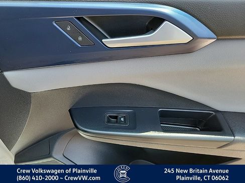 Certified 2023 Volkswagen Taos SE w/ Panoramic Sunroof Package AWD/4WD image 43