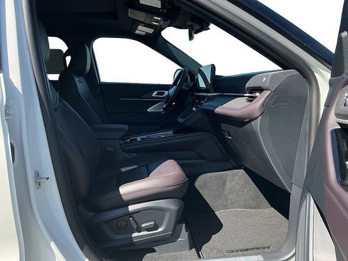 New 2026 Ford Explorer Platinum image 11