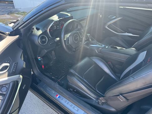 Used 2017 Chevrolet Camaro SS image 5
