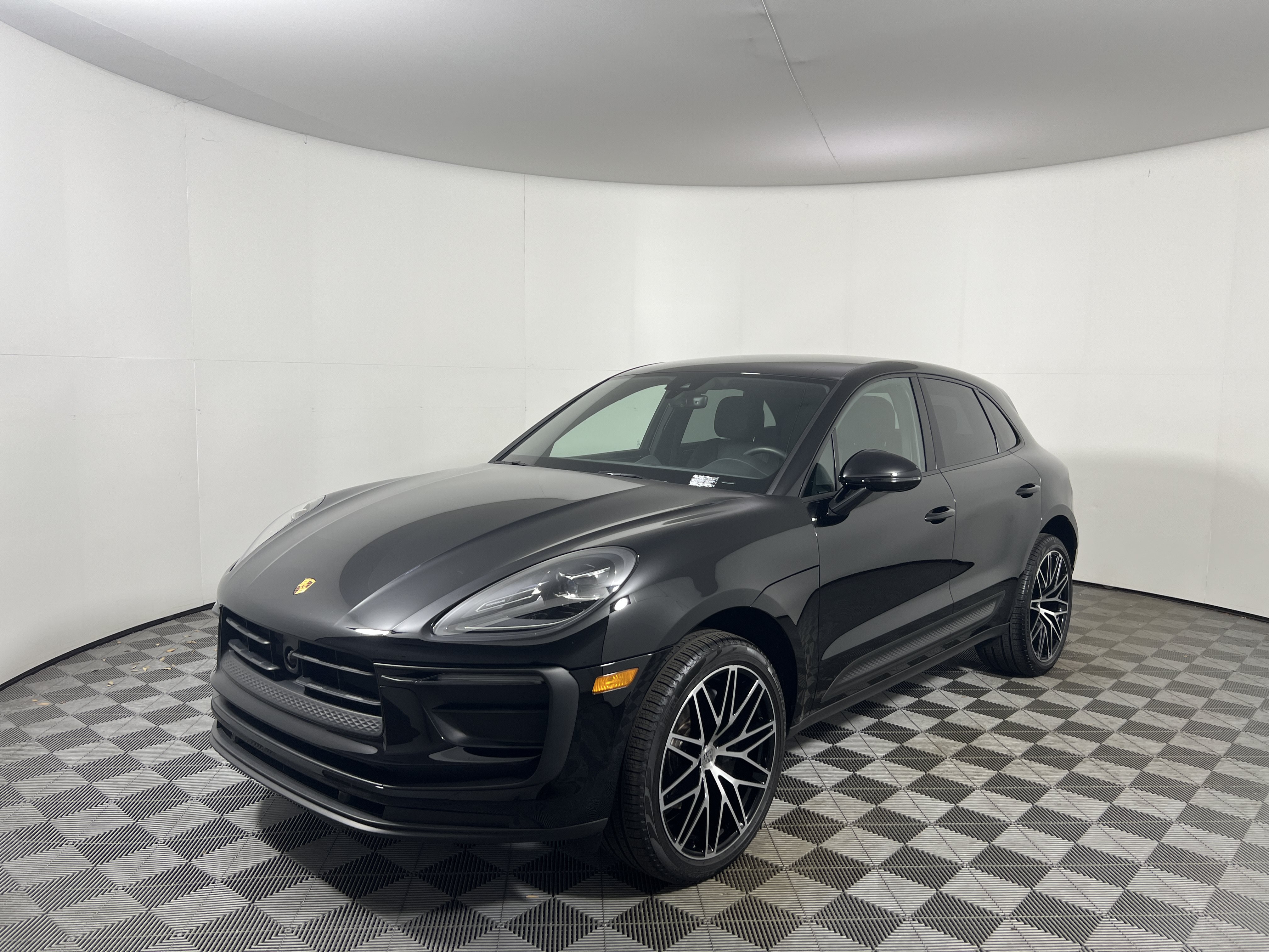 Certified 2026 Porsche Macan AWD/4WD image 11