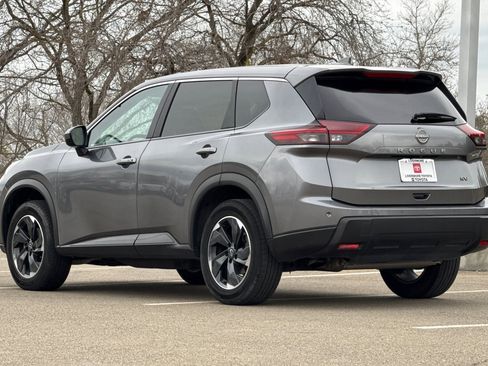 Used 2024 Nissan Rogue SV image 6