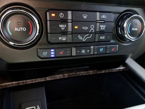 Used 2018 Ford F250 Lariat w/ Lariat Value Package image 22