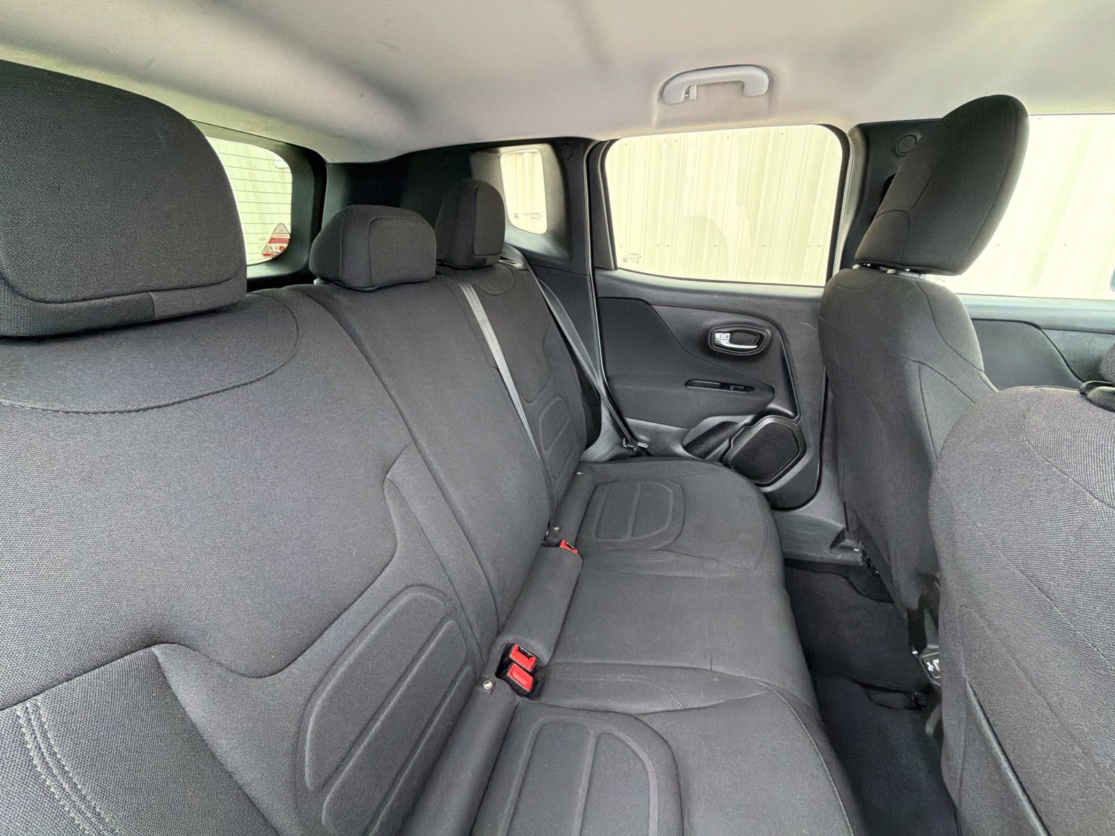 Used 2021 Jeep Renegade Latitude AWD/4WD image 9