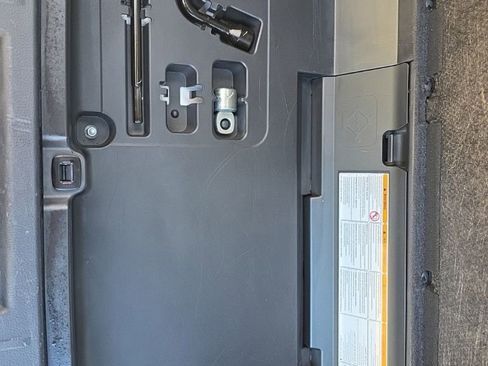 Used 2023 Toyota Highlander LE image 17