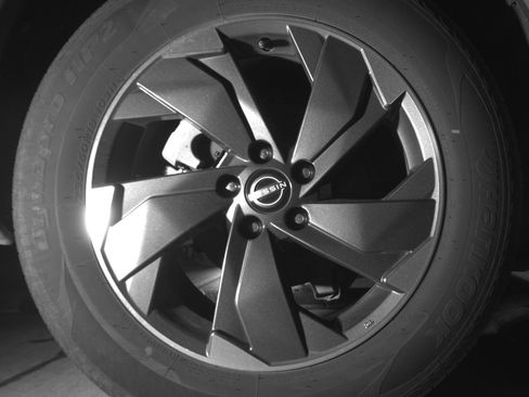 Used 2025 Nissan Rogue SV AWD/4WD image 15