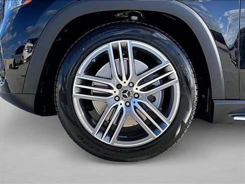 New 2026 Mercedes-Benz GLS 450 4MATIC image 14