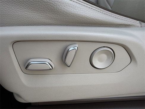 Used 2022 GMC Yukon XL Denali image 28