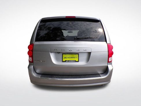 Used 2018 Dodge Grand Caravan SE w/ UConnect Hands-Free Group FWD image 4