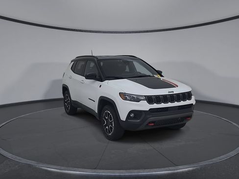 Certified 2026 Jeep Compass Trailhawk AWD/4WD image 6