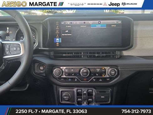 Used 2025 Jeep Wrangler Unlimited Sahara w/ Safety Group AWD/4WD image 18