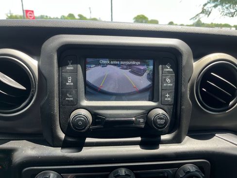 Used 2018 Jeep Wrangler Unlimited Sport S AWD/4WD image 17